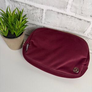 Lululemon Everywhere Belt Bag Wine Burgundy NWT  K